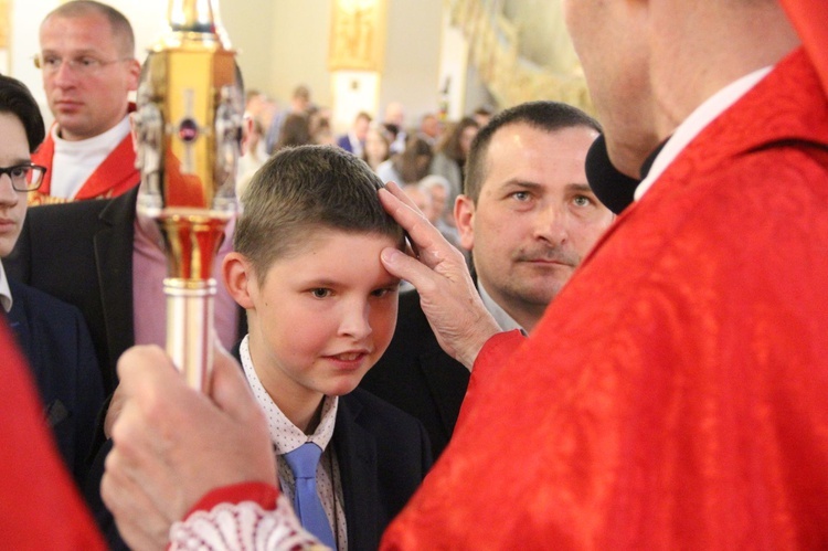 Bierzmowanie w kościele św. Heleny w Nowym Sączu