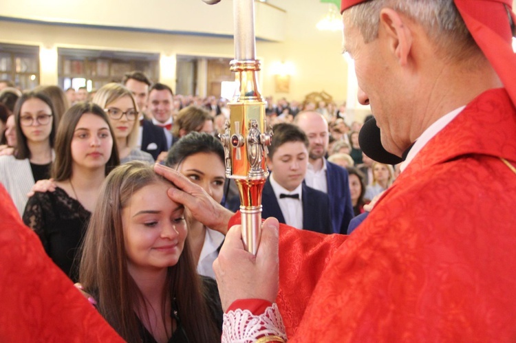 Bierzmowanie w kościele św. Heleny w Nowym Sączu