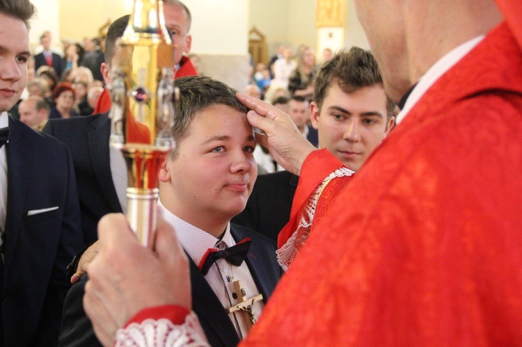 Bierzmowanie w kościele św. Heleny w Nowym Sączu