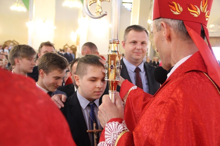 Bierzmowanie w kościele św. Heleny w Nowym Sączu