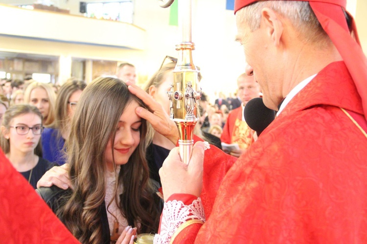 Bierzmowanie w kościele św. Heleny w Nowym Sączu