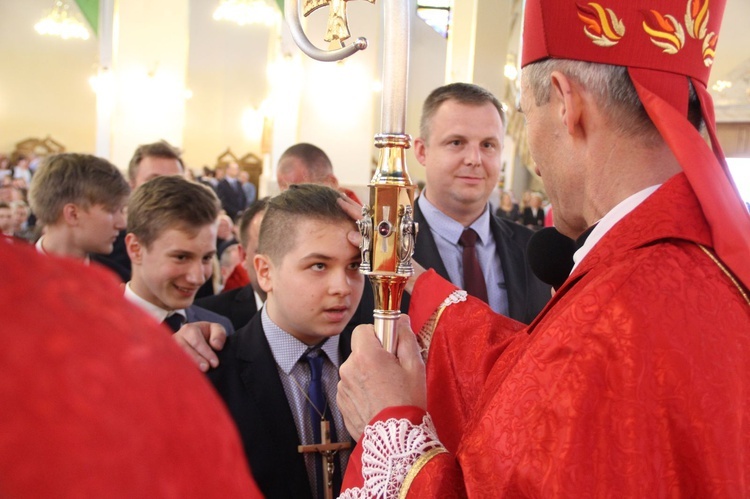 Bierzmowanie w kościele św. Heleny w Nowym Sączu