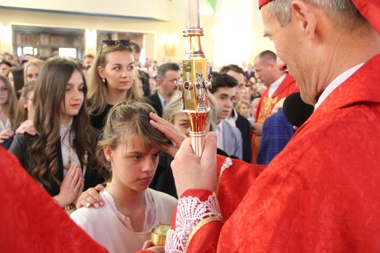 Bierzmowanie w kościele św. Heleny w Nowym Sączu