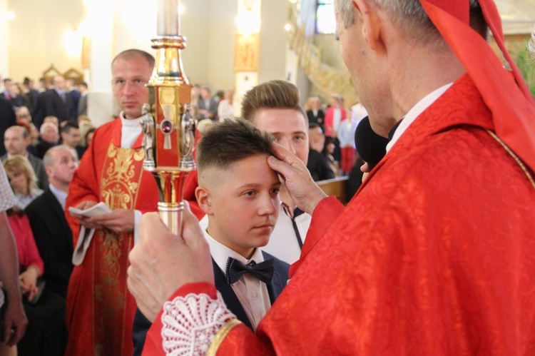 Bierzmowanie w kościele św. Heleny w Nowym Sączu