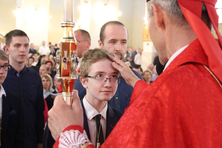 Bierzmowanie w kościele św. Heleny w Nowym Sączu