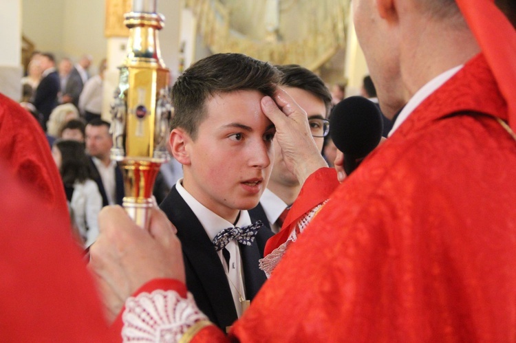 Bierzmowanie w kościele św. Heleny w Nowym Sączu