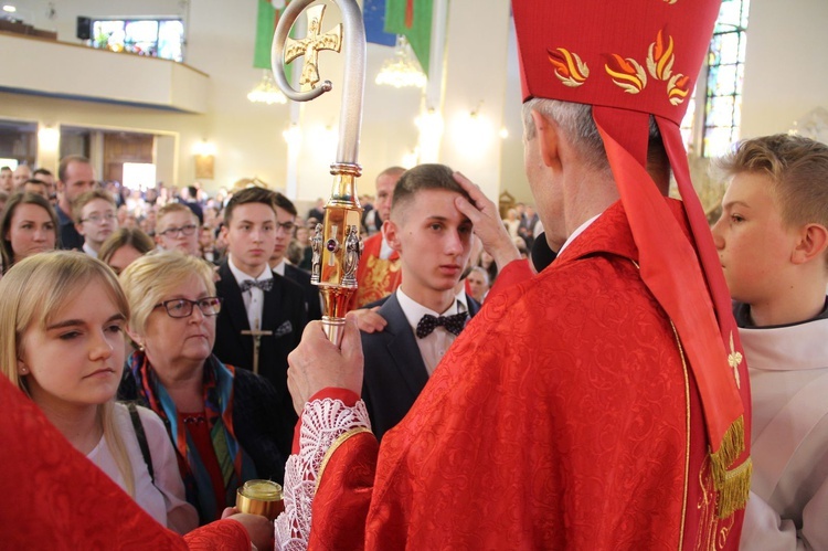 Bierzmowanie w kościele św. Heleny w Nowym Sączu