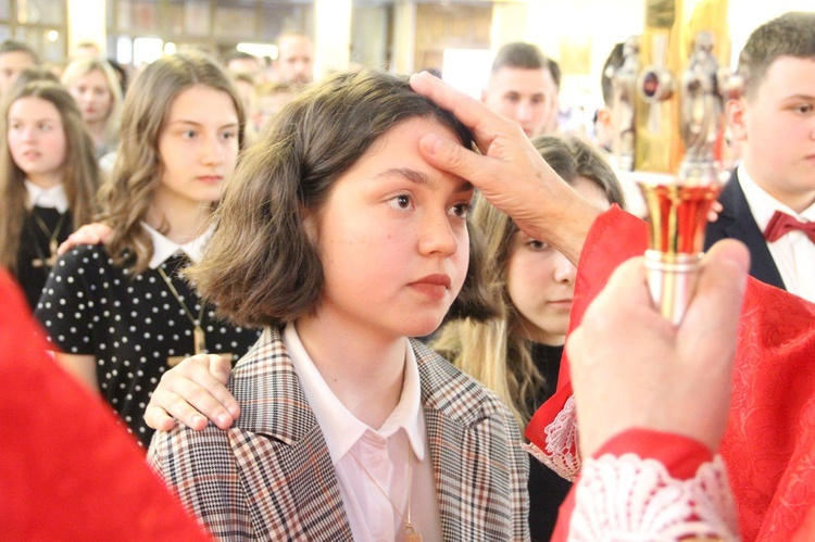 Bierzmowanie w kościele św. Heleny w Nowym Sączu