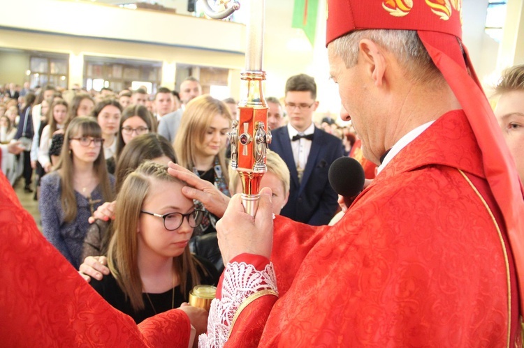 Bierzmowanie w kościele św. Heleny w Nowym Sączu