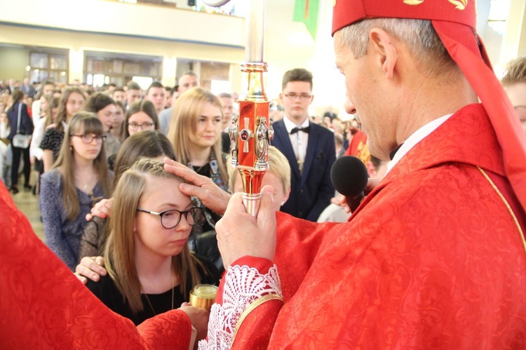 Bierzmowanie w kościele św. Heleny w Nowym Sączu