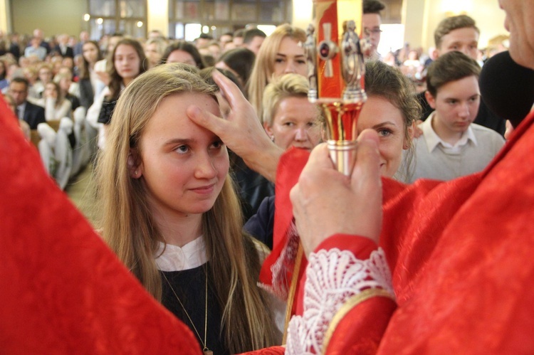 Bierzmowanie w kościele św. Heleny w Nowym Sączu