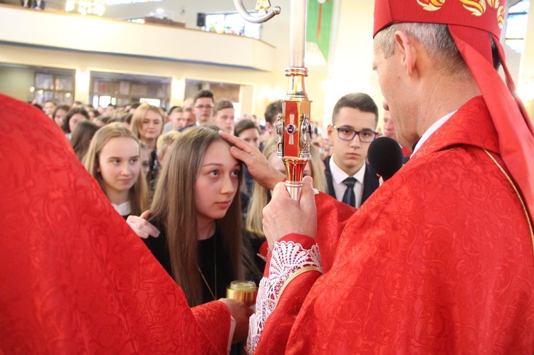 Bierzmowanie w kościele św. Heleny w Nowym Sączu