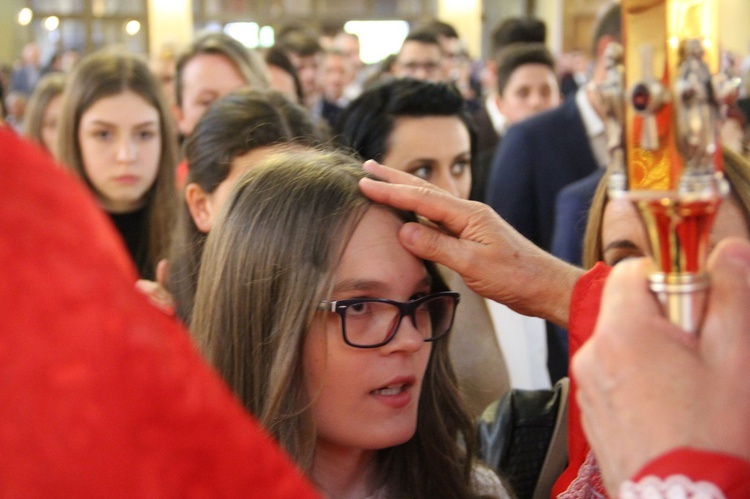 Bierzmowanie w kościele św. Heleny w Nowym Sączu