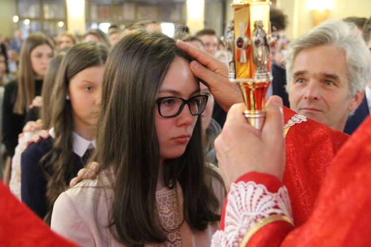 Bierzmowanie w kościele św. Heleny w Nowym Sączu