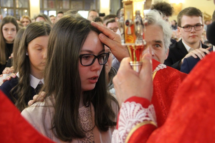 Bierzmowanie w kościele św. Heleny w Nowym Sączu