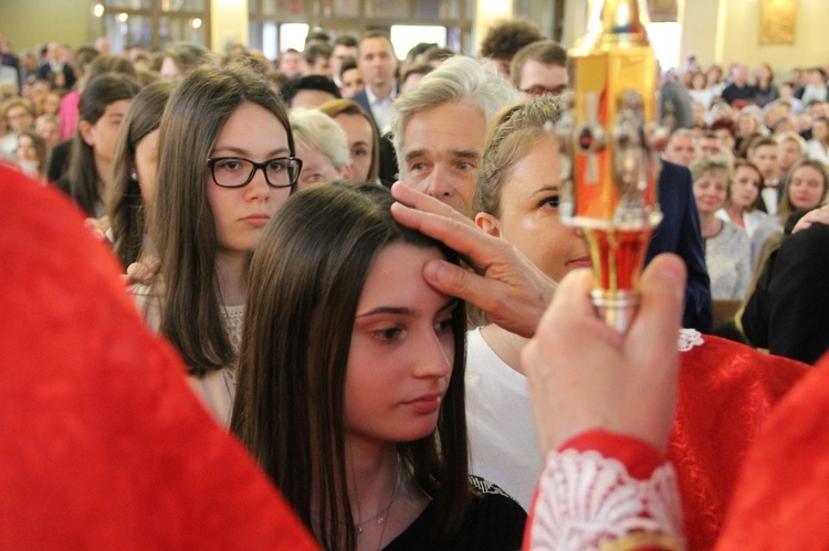 Bierzmowanie w kościele św. Heleny w Nowym Sączu