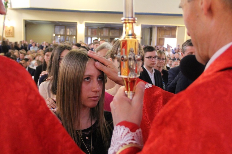 Bierzmowanie w kościele św. Heleny w Nowym Sączu