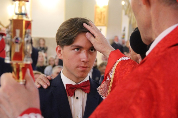 Bierzmowanie w kościele św. Heleny w Nowym Sączu