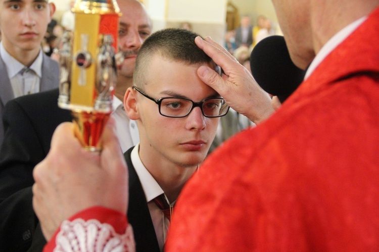 Bierzmowanie w kościele św. Heleny w Nowym Sączu