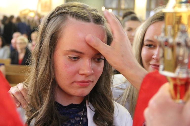 Bierzmowanie w kościele św. Heleny w Nowym Sączu