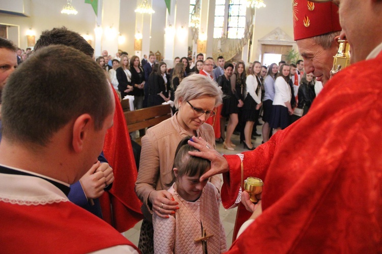 Bierzmowanie w kościele św. Heleny w Nowym Sączu