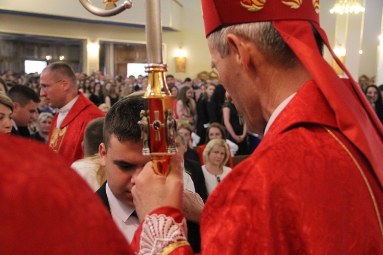 Bierzmowanie w kościele św. Heleny w Nowym Sączu