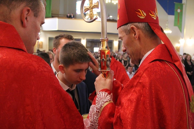 Bierzmowanie w kościele św. Heleny w Nowym Sączu