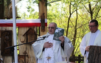 Ksiądz Stanisław Banach opowiedział o motywach powstania publikacji.