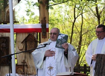 Ksiądz Stanisław Banach opowiedział o motywach powstania publikacji.