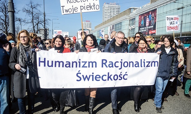 Demonstracje, naciski, ataki – to arsenał lewicy kontrastujący z głoszonym hasłem tolerancji.