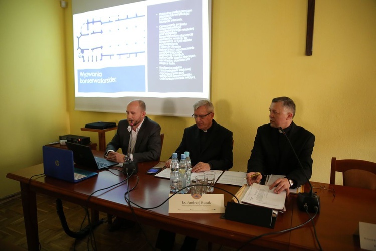 Konferencja naukowa o katedrze