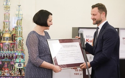 Krakowscy szopkarze odebrali certyfikat UNESCO