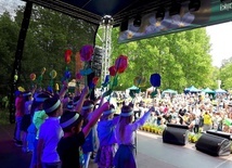 Z niezapominajką w tle