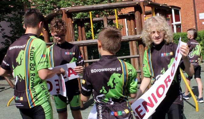 Wyprawa rowerowa z Gliwic: młodzi jadą dla seniorów 