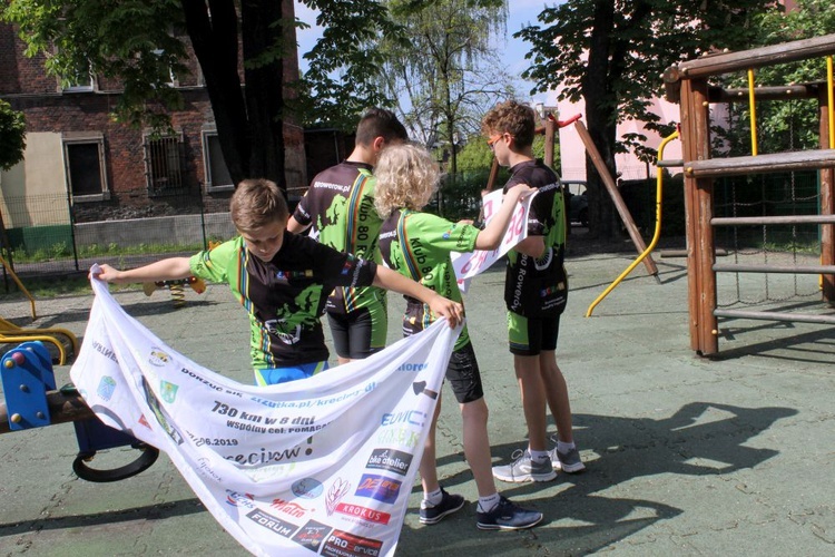 Wyprawa rowerowa - jadą dla seniorów  