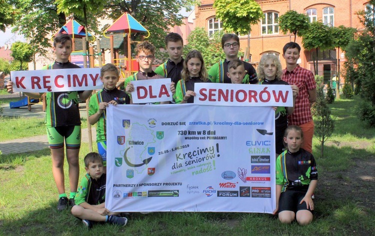 Wyprawa rowerowa - jadą dla seniorów  