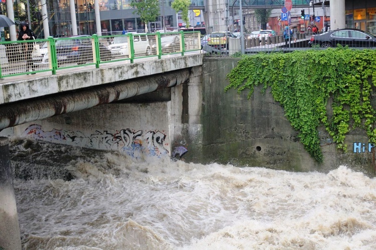 Alarm przeciwpowodziowy: Białka w centrum Bielska-Białej - 23 maja 2019 r.