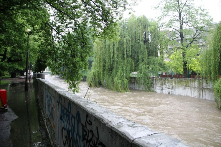 Alarm przeciwpowodziowy: Białka w centrum Bielska-Białej - 23 maja 2019 r.