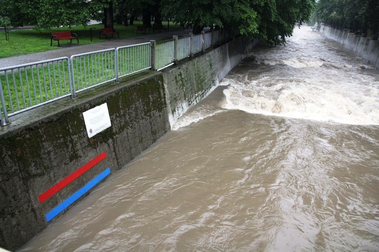 Alarm przeciwpowodziowy: Białka w centrum Bielska-Białej - 23 maja 2019 r.