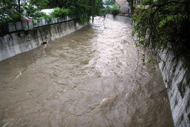 Alarm przeciwpowodziowy: Białka w centrum Bielska-Białej - 23 maja 2019 r.