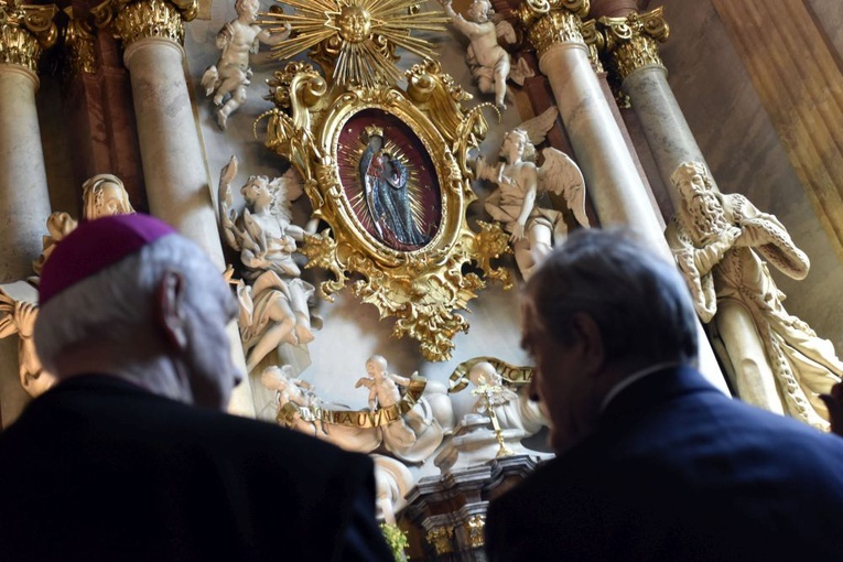 Wicepremier Gliński w świdnickiej katedrze