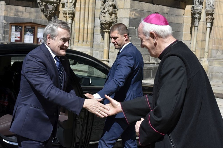 Wicepremier Gliński w świdnickiej katedrze