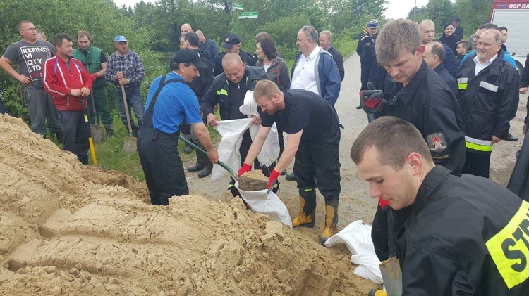 Premier odwiedził podtopione tereny na Podkarpaciu 