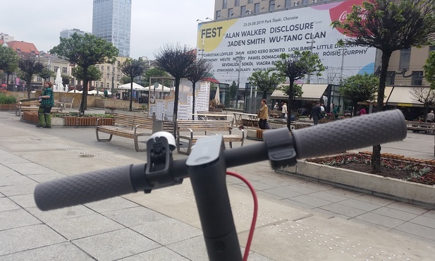 Katowice: e-hulajnogi do wypożyczenia. Co z kontrowersyjnym prawem?