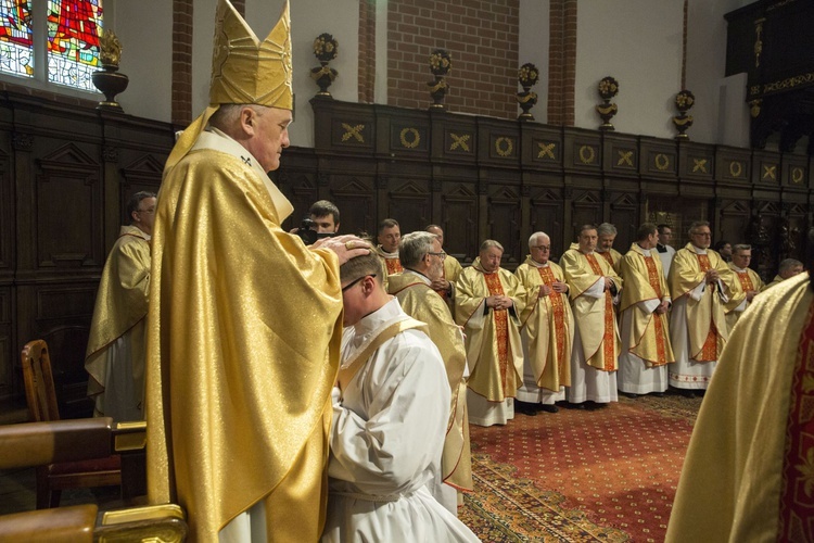 19 nowych kapłanów archidiecezji warszawskiej