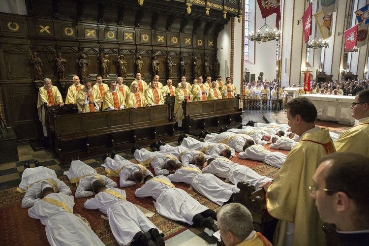 19 nowych kapłanów archidiecezji warszawskiej