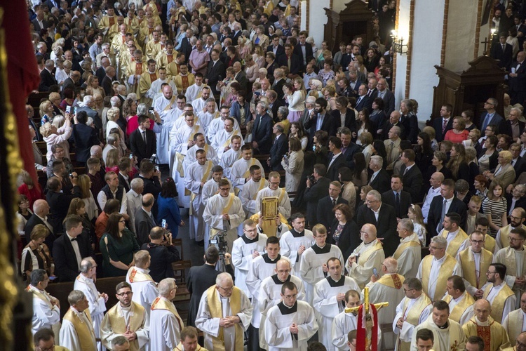 19 nowych kapłanów archidiecezji warszawskiej