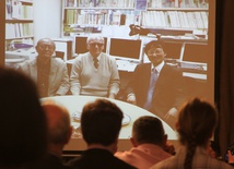 Prof. Czesław Kajdas (na slajdzie w środku) wdziedzinie tribologii był uznanym autorytetem naukowym na arenie międzynarodowej.