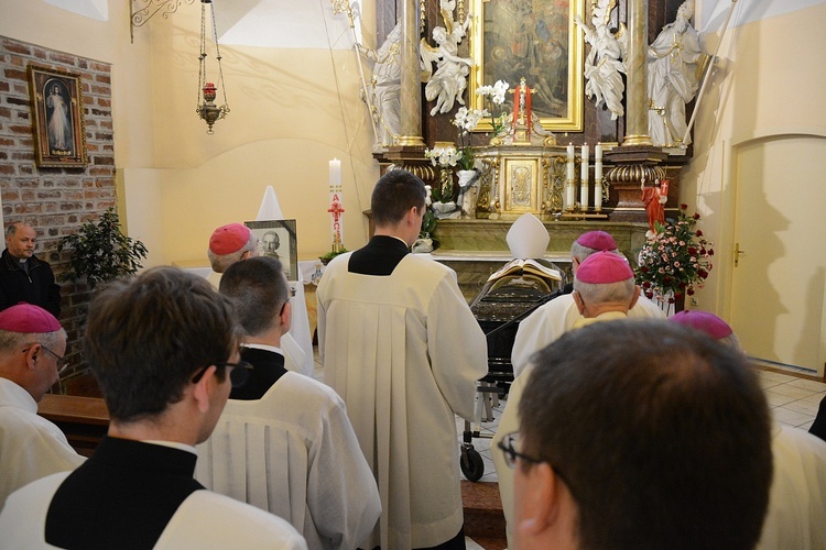 Opole. Przeniesienie do katedry ciała śp. biskupa Jana Bagińskiego