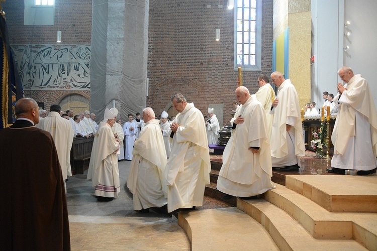 Opole. Msza św. za zmarłego biskupa Jana Bagińskiego